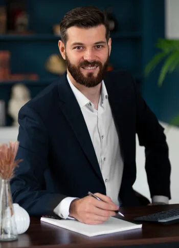 Our Financial Experts The Team  Member Solution. - 雷速
